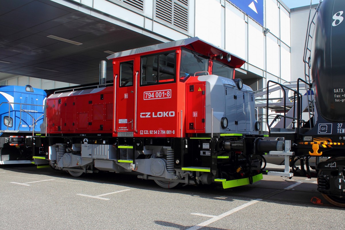 Der Aussteller CZ LOKO präsentiert sich auf der InnoTrans am 28.09.2014 in Berlin mit der 2-achsigen Diesellokomotive Class 794.
Spurweite: 1435 mm
Motor: CAT C13
Höchstgeschwindigkeit: 60 km/h
Leistung: 328 kW
Gesamtgewicht: 32 t

