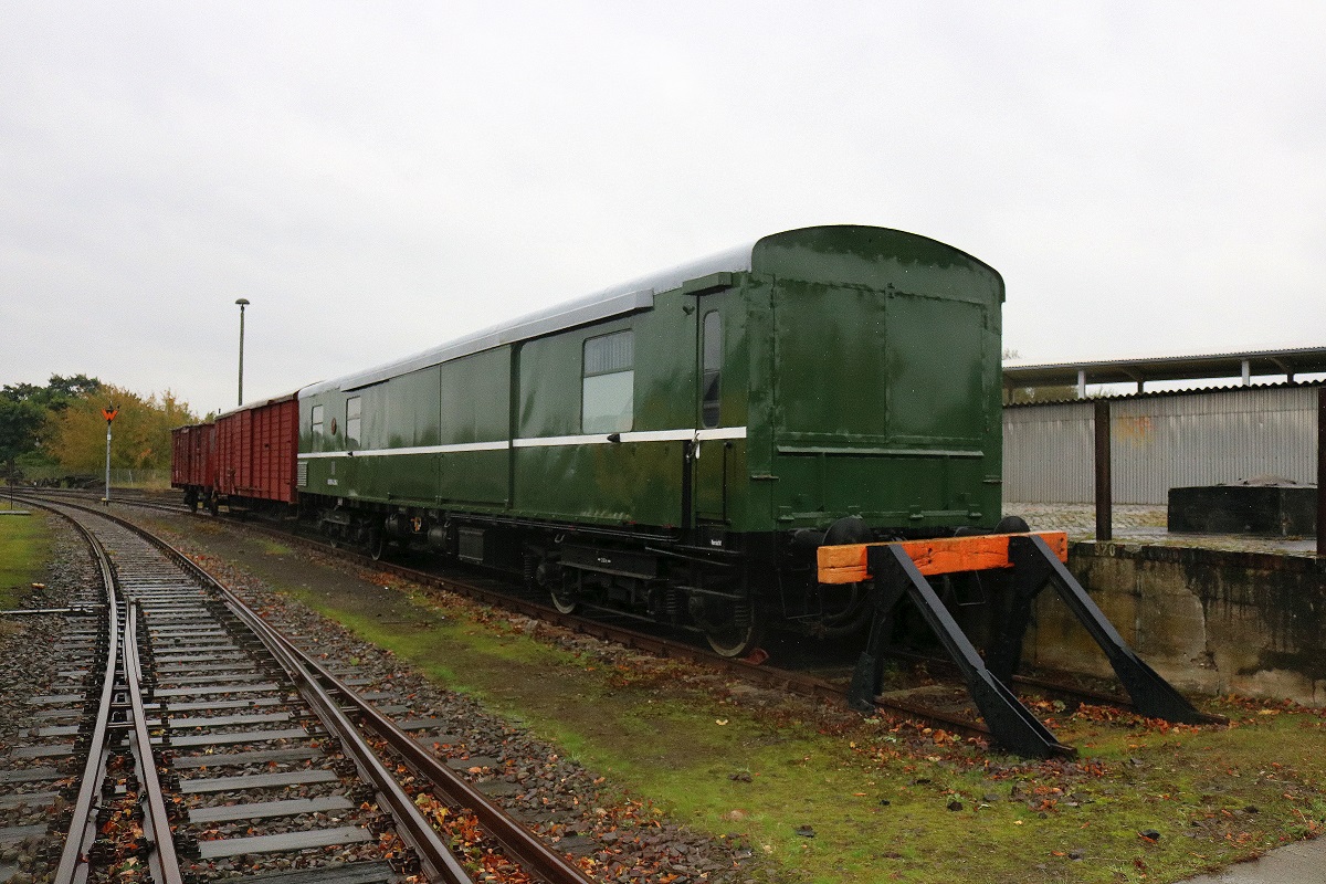 Der Autotransportwagen des ersten Regierungszuges der ehemaligen DDR (60 50 99-54 6779-4) steht am Historischen Lokschuppen Wittenberge der Dampflokfreunde Salzwedel e.V. anlässlich der Herbstdampftage. [7.10.2017 | 15:21 Uhr]