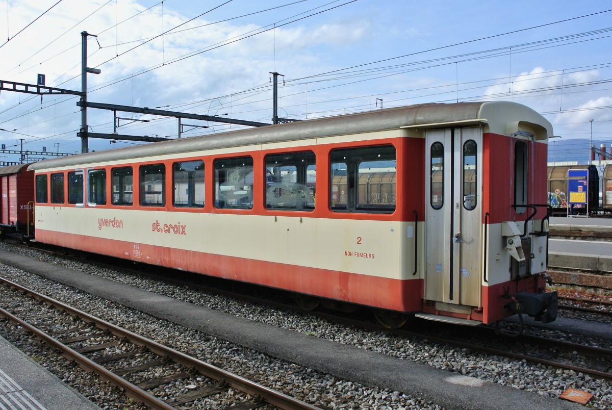 Der B 35 hats nun hinter sich und wartet ausgeschlachtet in Yverdon-les-Bains auf sein weiteres Schicksal. Der Wagen stand seit Jahren abgestellt in Ste-Croix, 26.04.2015.