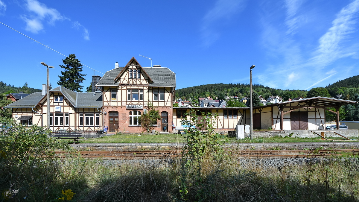 Der Bahnhof des thüringischen Örtchens Manebach würde sich auch gut auf einer kleinen Modellbahnanlage machen.