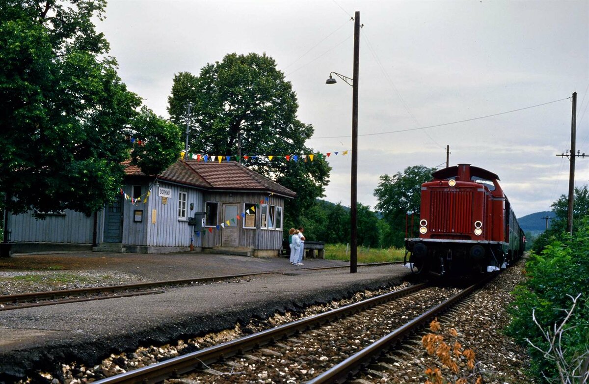Der Bahnhof Dürnau (DB) war für mich der charakteristischste Bahnhof der Voralbbahn (zwischen Göppingen und Boll). Bei der Sonderfahrt vom  05.07.1986 wurde eine DB-Lok der Baureihe 212 eingesetzt.