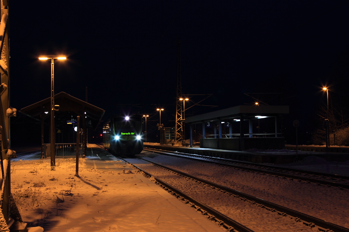 Der Bahnhof Hochstadt/ Marktzeuln mit VT650.724 Agilis am 03.01.2016.