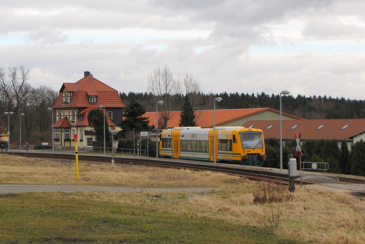 Der Bahnhof Holzdorf (b Weimar) ist der Kreuzungsbahnhof an der Ilmtalbahn. ODEG VT 650.73, unterwegs für die Erfurter Bahn, wartet am 05.03.2015 als EB 80943 aus Weimar auf den Gegenzug aus Kranichfeld.