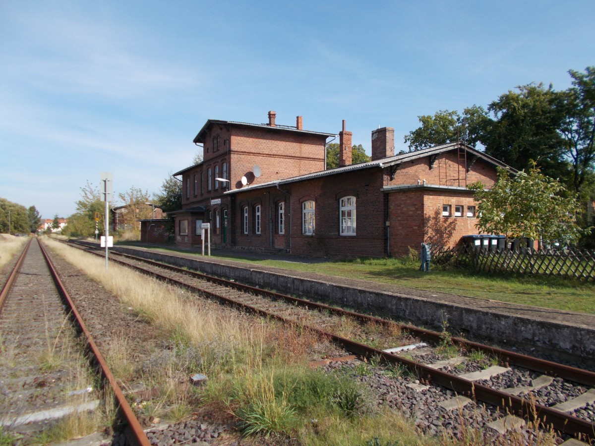 Der Bahnhof Krakow am See im Original,am 28.September 2014,den der ostdeutsche Modellbahnhersteller Auhagen auch in H0 heraus gebracht hat.