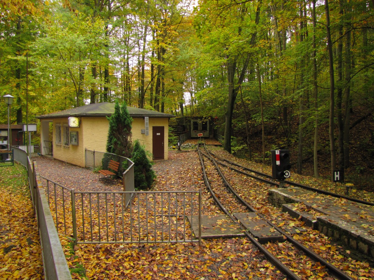 Der Bahnhof Martinsgrund der Parkeisenbahn Gera am 22.10.2015.