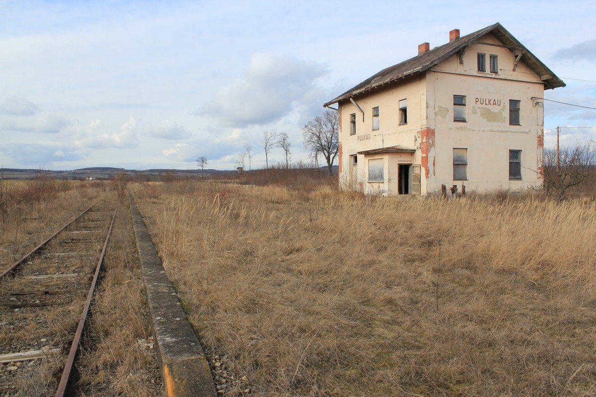 Der Bahnhof Pulkau an der Bahnstrecke Zellerndorf Sigmundsherg ist dem Verfall preisgegeben seitdem der Betrieb auf der Strecke 1990 eingestellt wurde,Februar 2014