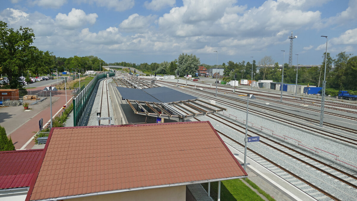 Der Bahnhof Sande während des Ausbaus und Elektrifizierung der Bahnstrecke Oldenburg - Wilhelmshaven im August 2021.