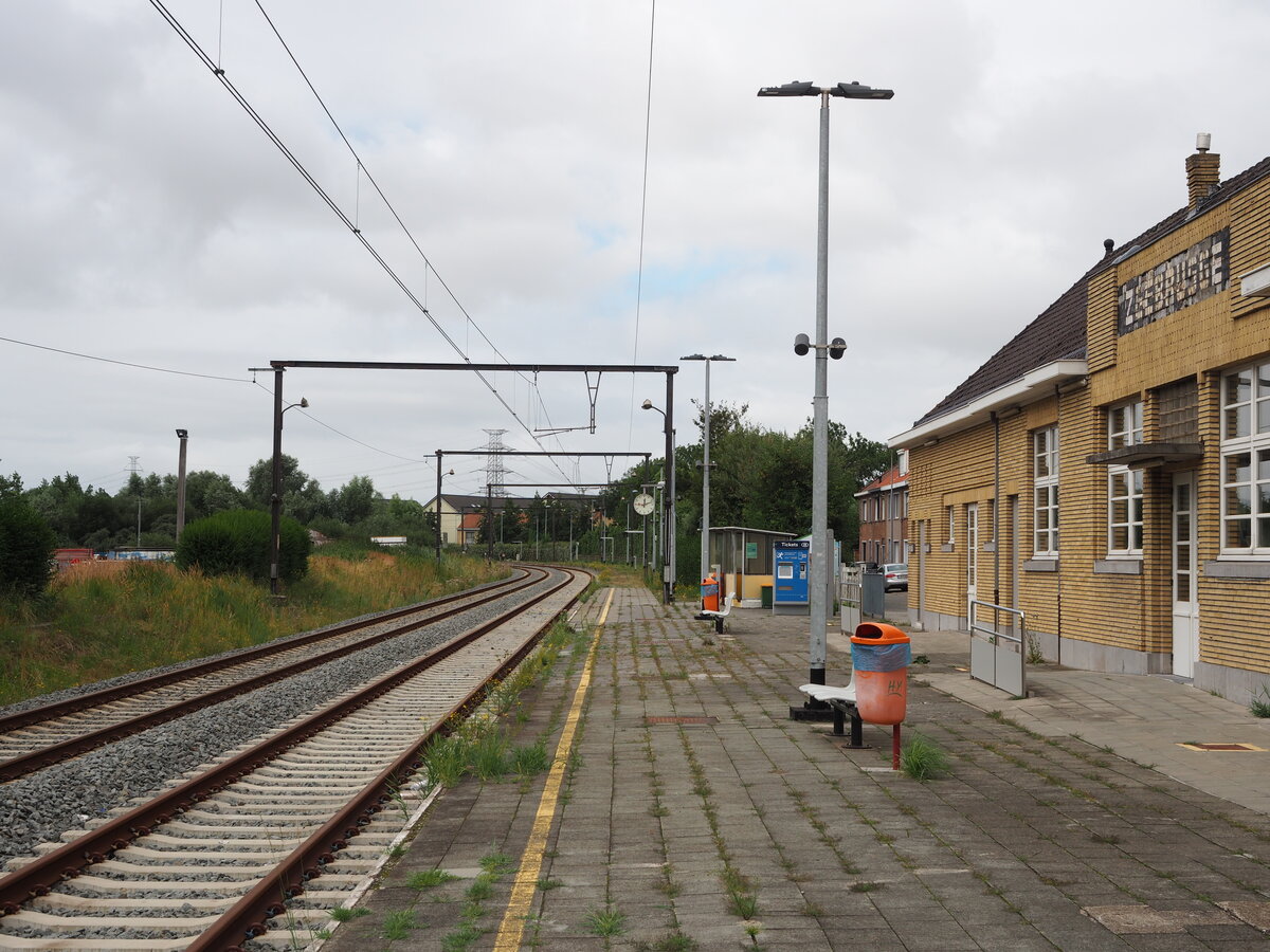 Der Bahnhof Zeebrugge-Dorp, der an meinem Tag dort leider nicht angefahren wurde, sondern nur Zeebruuge Strand.

Zeebrügge, der 26.08.2021