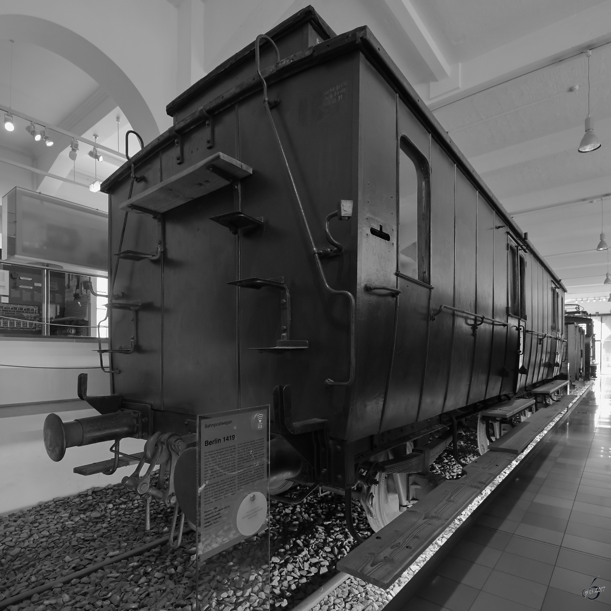 Der Bahnpostwagen Berlin 1419 stand Mitte Mai 2017 im Verkehrsmuseum Nürnberg.