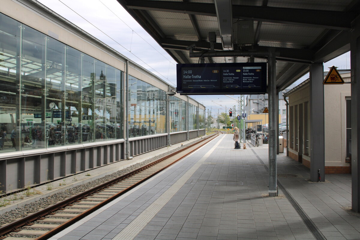 Der Bahnsteig 1 am 19.09.2026 in Halle (S) Hbf.