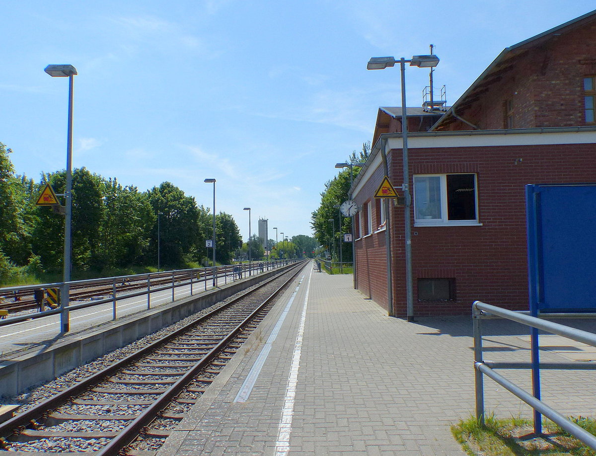 Der Bahnsteig 1 in Wolgast am 11.06.2017.