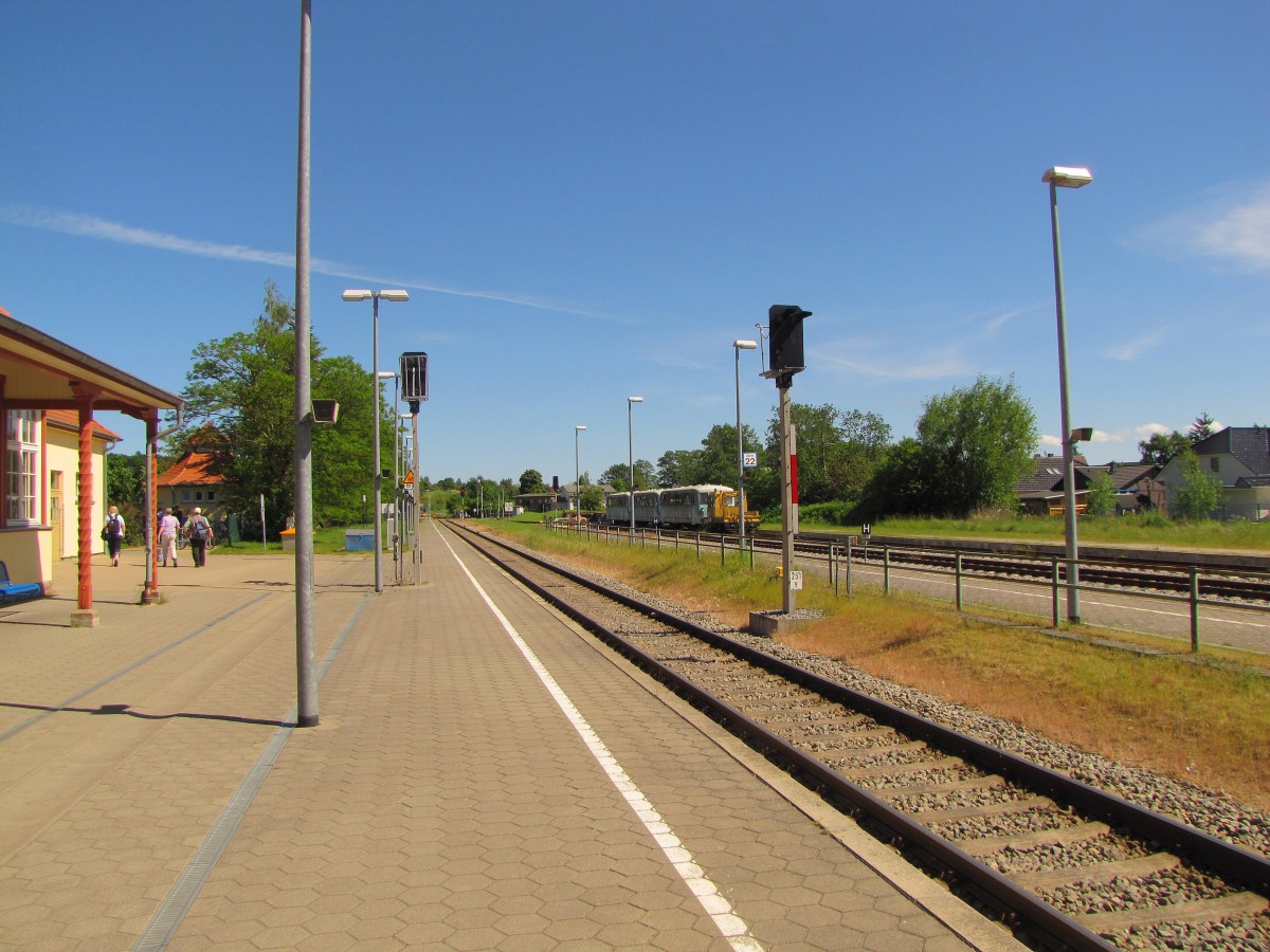 Der Bahnsteig 21 in Zinnowitz mit Blick in Richtung Swinemünde, am 05.06.2015.
