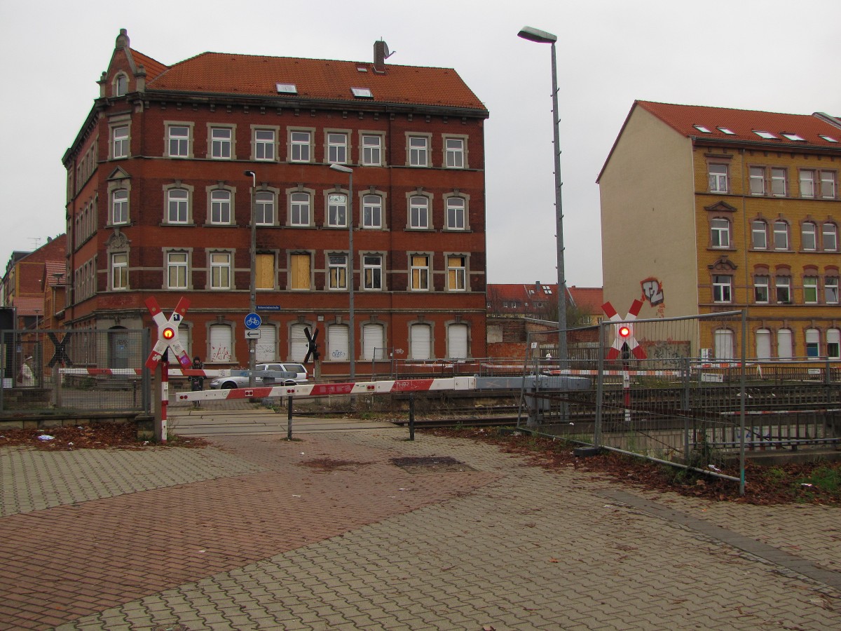 Der Bahnübergang in Erfurt Nord am 04.12.2013.