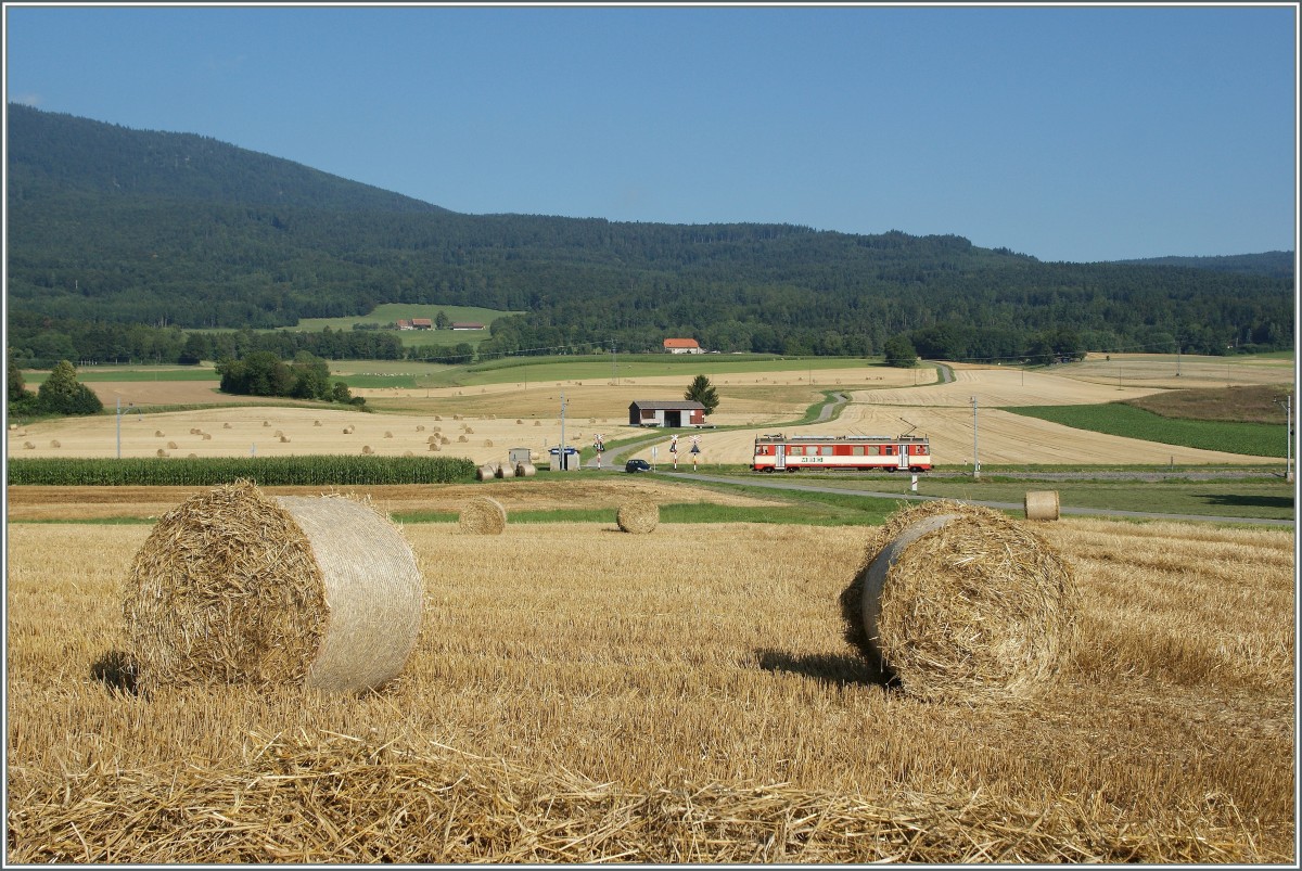 Der BAM Be 4/4 N° 15 als Regionalzug 13 bei Villars-Bozon.
15. August 2013
