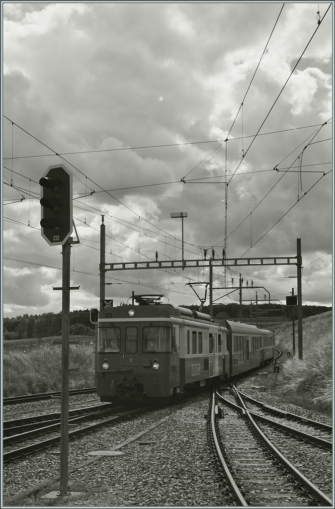 Der BAM Regionalzug 129 von Bière nach Morges erreicht Apples.
30. Juni 2014
