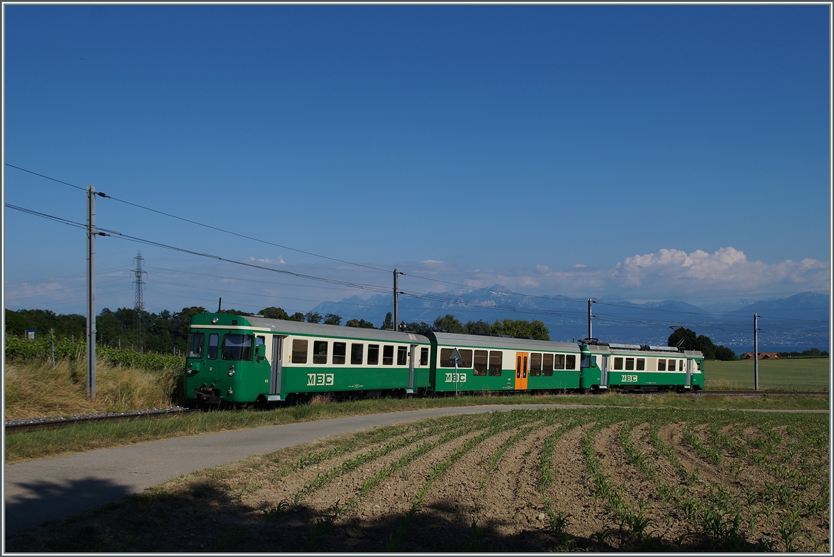 Der BAM Regionalzug 130 erreicht in Kürze den Halt Vufflens-le-Château.
16. Juni 2014