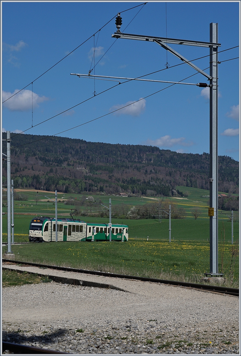 Der BAM Regionalzug 527 von L'Isle nach Apples erreicht Montricher.
10. April 2017
