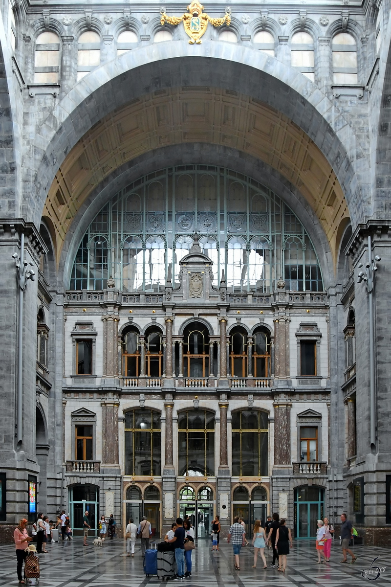 Der Baustil des Eklektizismus fand im Bahnhof Antwerpen Centraal Anwendung. (Juli 2018)