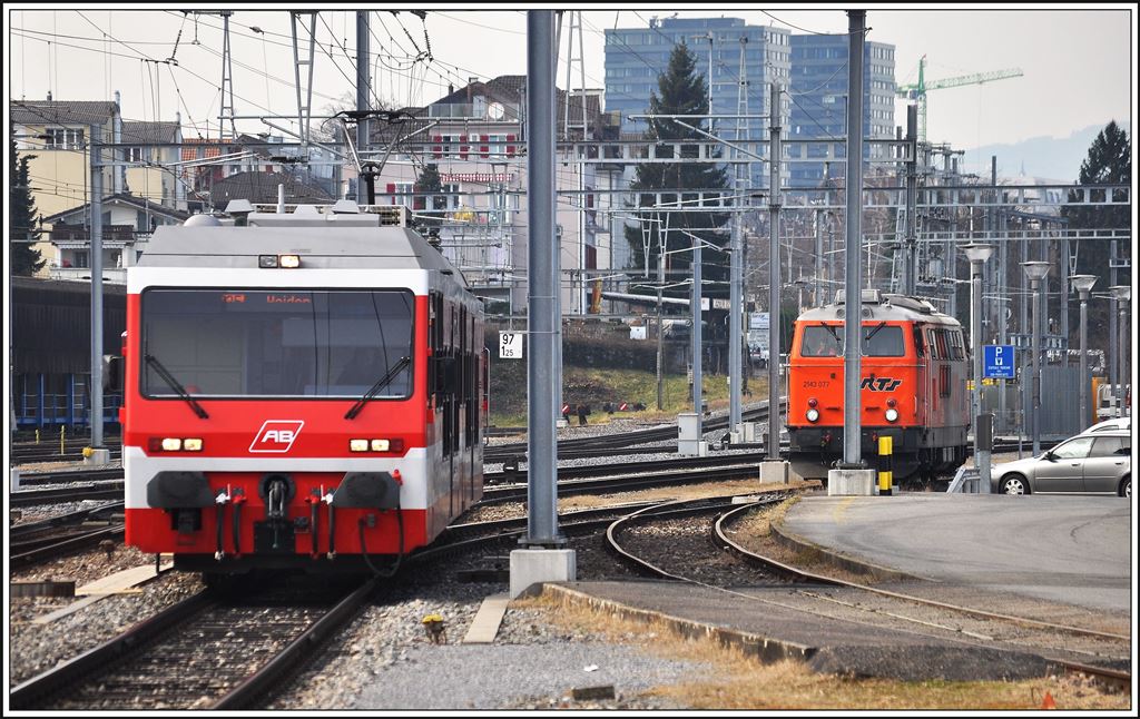 Der BDeh 3/6 25 kommt vom Hafenbahnhof zurück auf Gleis 1 in Rorschach. (26.02.2014)