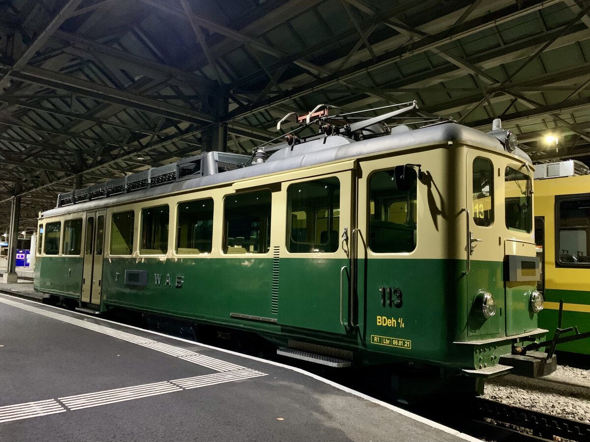 Der BDeh 4/4 113 der WAB am 4.2.22 im Bahnhof Lauterbrunnen abgestellt.