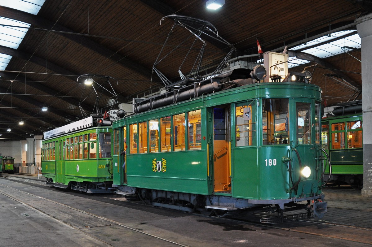Der Be 2/2 190 hat den Be 4/4 450  Dante Schiggi  wieder ins Depot gestoßen. Am Putz und Flick Tag des Tramclub Basel durfte man Bilder im Depot Dreispitz machen. Die Aufnahme stammt vom 21.11.2015.
