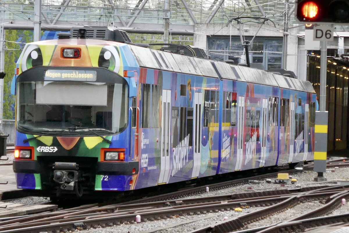 Der Be 4/12 72  Shoppy Express  der qm 29.4.24 ins Depot Worblaufen einfährt.