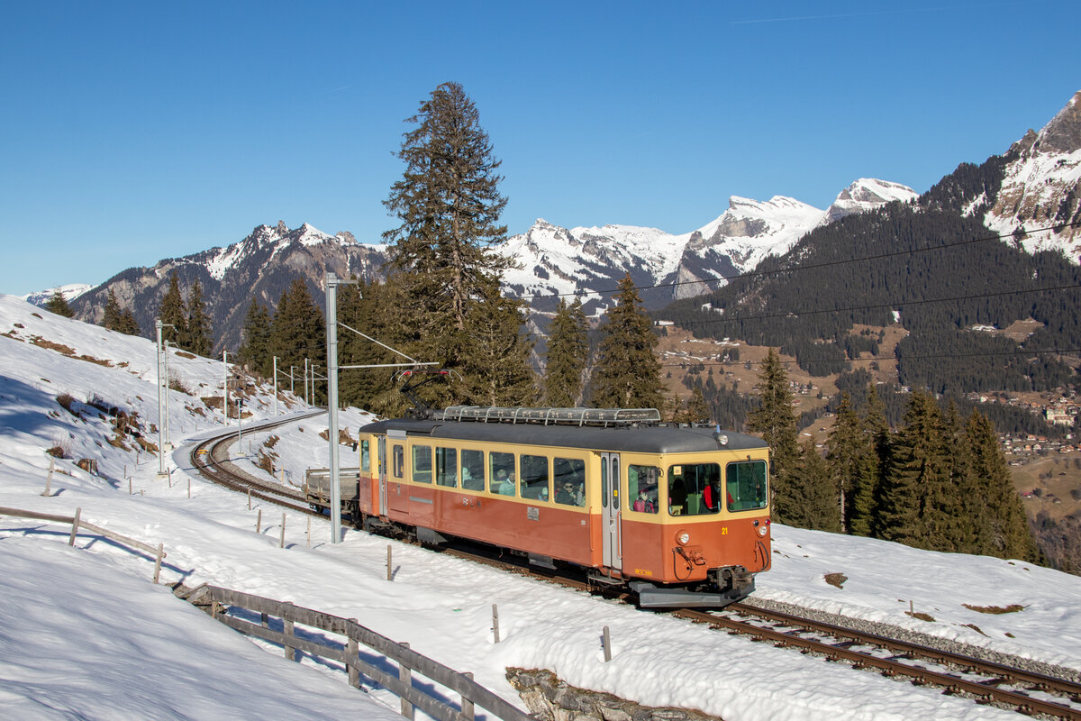 Der Be 4/4 21 der BLM als R66 zwischen Grütschalp und Winteregg. 27.1.2024