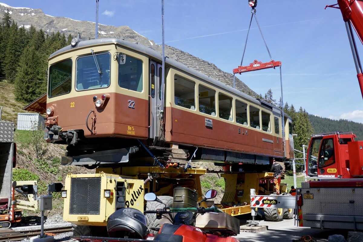 Der Be 4/4 22 der BLM den man am 14.5.24 auf der Winteregg auf den Transporter aufgeladen hat.