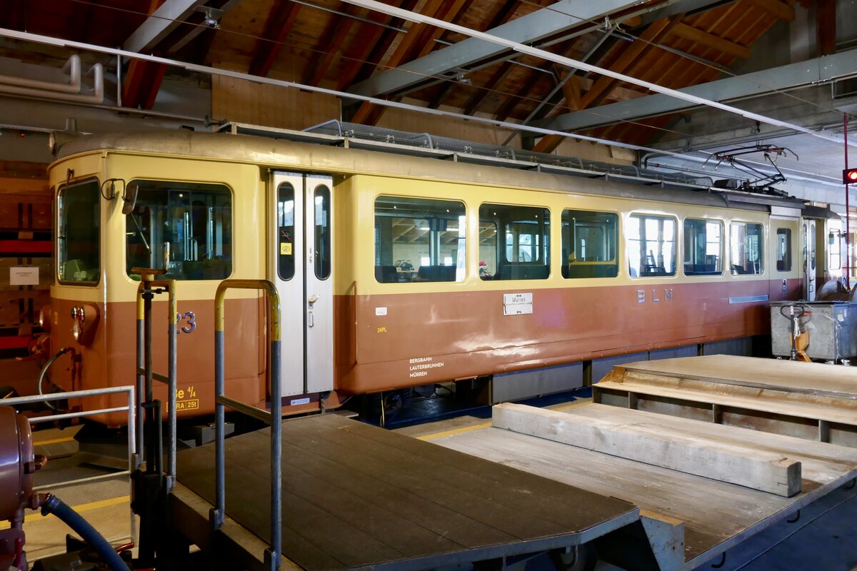 Der Be 4/4 23 der BLM der am 28.1.24 in der Werkstatt Grütschalp steht.