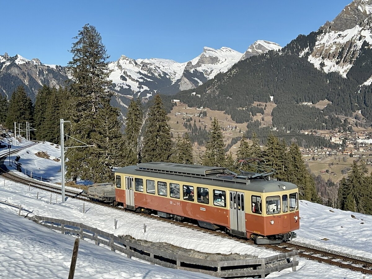 Der Be 4/4 31  Lisi  ex. ASm am 28.1.24 unterwegs nach Mürren zwischen Grütschalp und Winteregg.