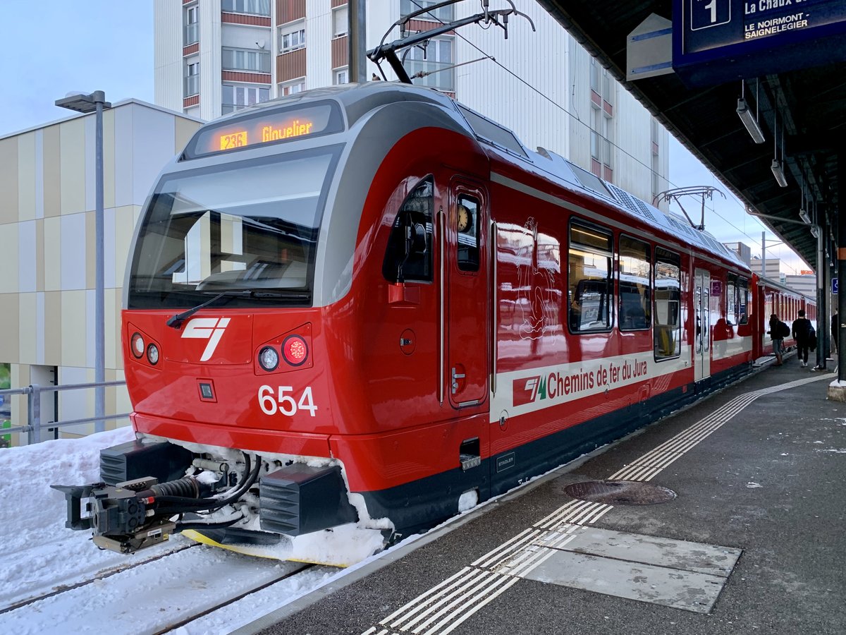 Der Be 4/4 654  L'Aurore  der CJ am 26.1.21 im Bahnhof von La Chaux-de-Fonds.