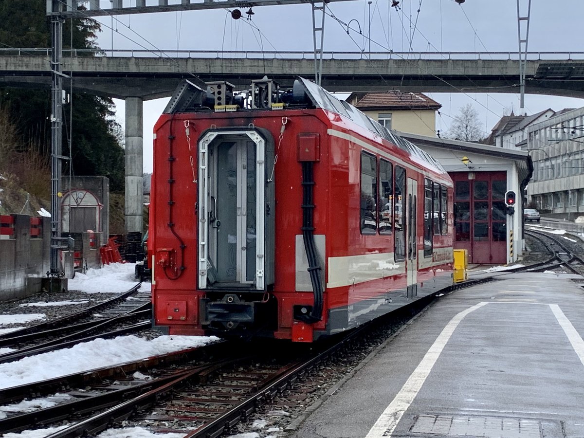 Der Be 4/4 655  La Belle-Dame  der CJ der man am 29.1.21 in Tramelan am rangieren ist.