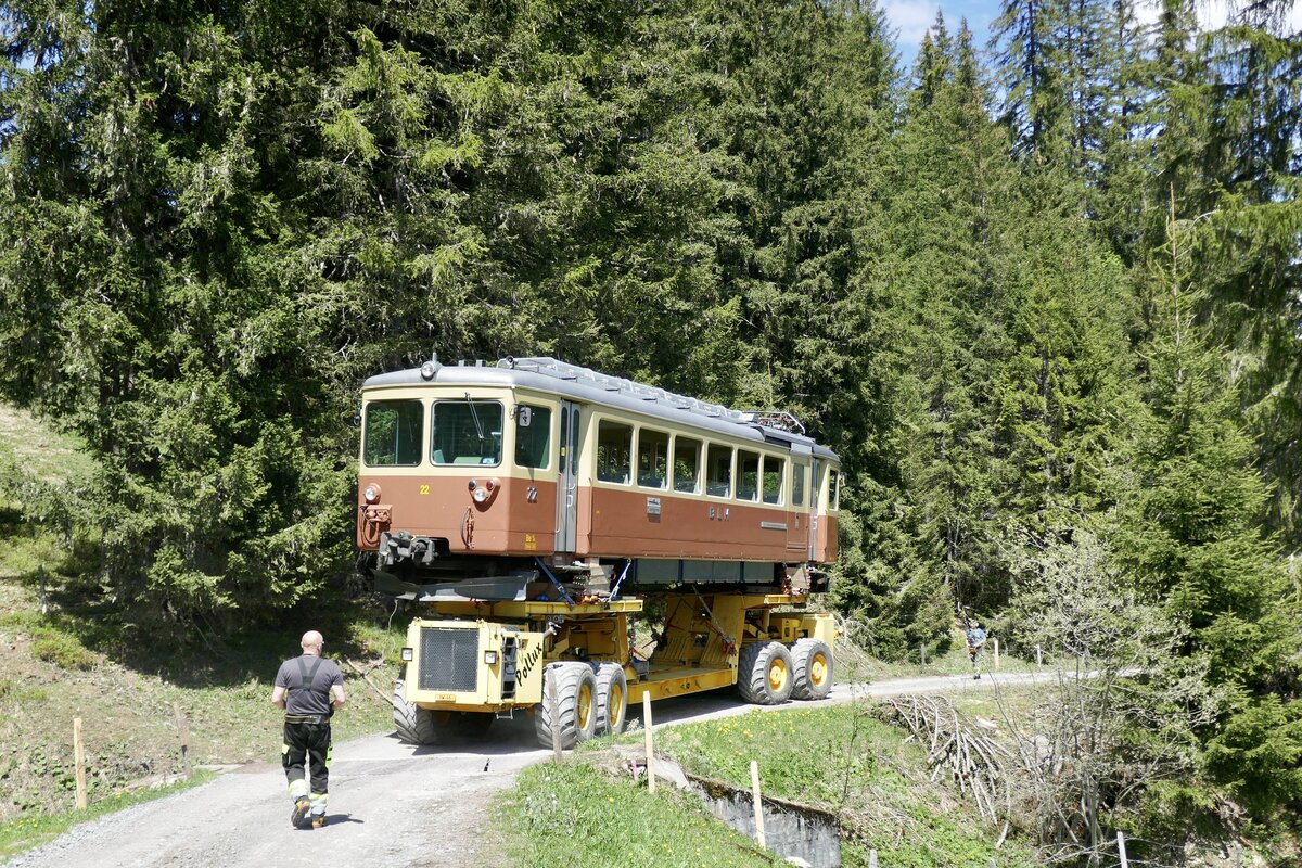 Der Be 4/4 am 14..5.24 unterhalb der Winteregg auf dem Weg nach Lauterbrunnen.
