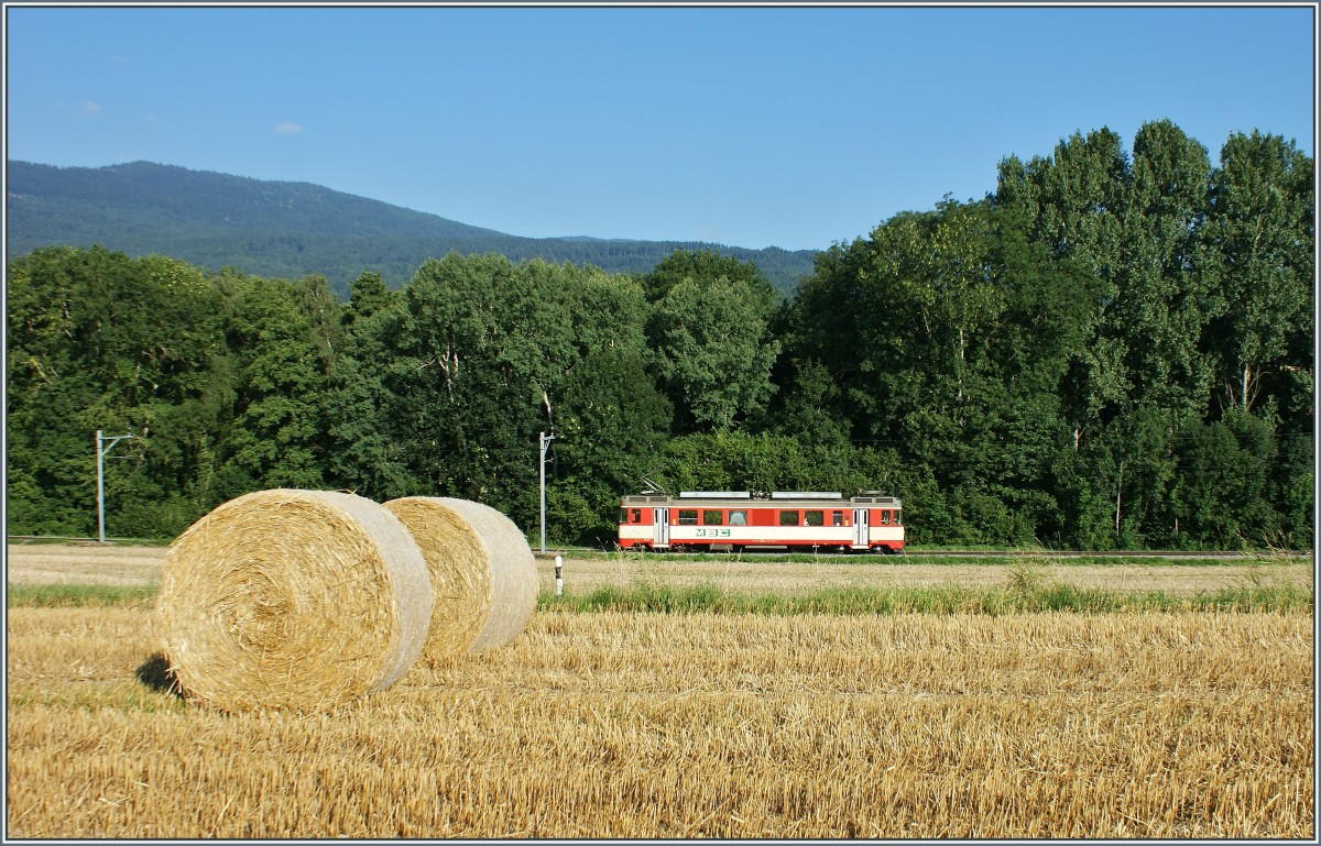 Der Be 4/4 Nr.15 kurz vor seinem Ziel in L'Isle-Mont-la-Ville.
(15.08.2013)