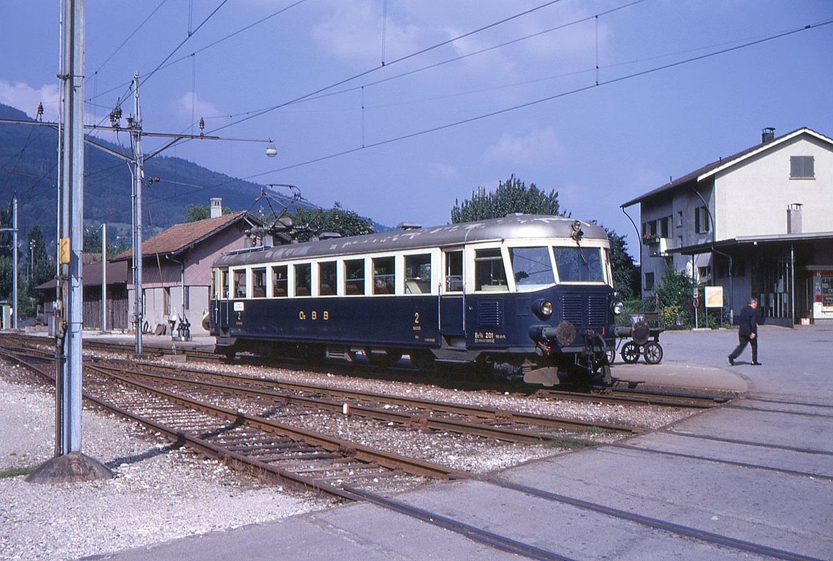 Der Be2/4 201 der Oensingen-Balsthal-Bahn (ehemals BLS-Gruppe Be2/4 721) in besseren Zeiten. Oensingen, 19.August 1969. 