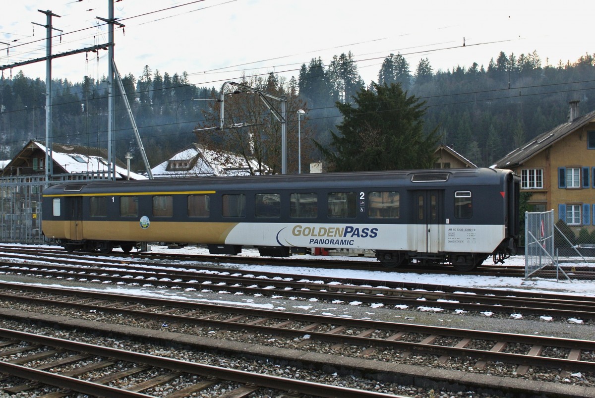 Der bei der BLS seit Fahrplanwechsel nicht mehr benötigte AB EWI 50 63 39-33 801-0 Golden Pass Panoramic abgestellt in Langnau i. E., 18.12.2013.