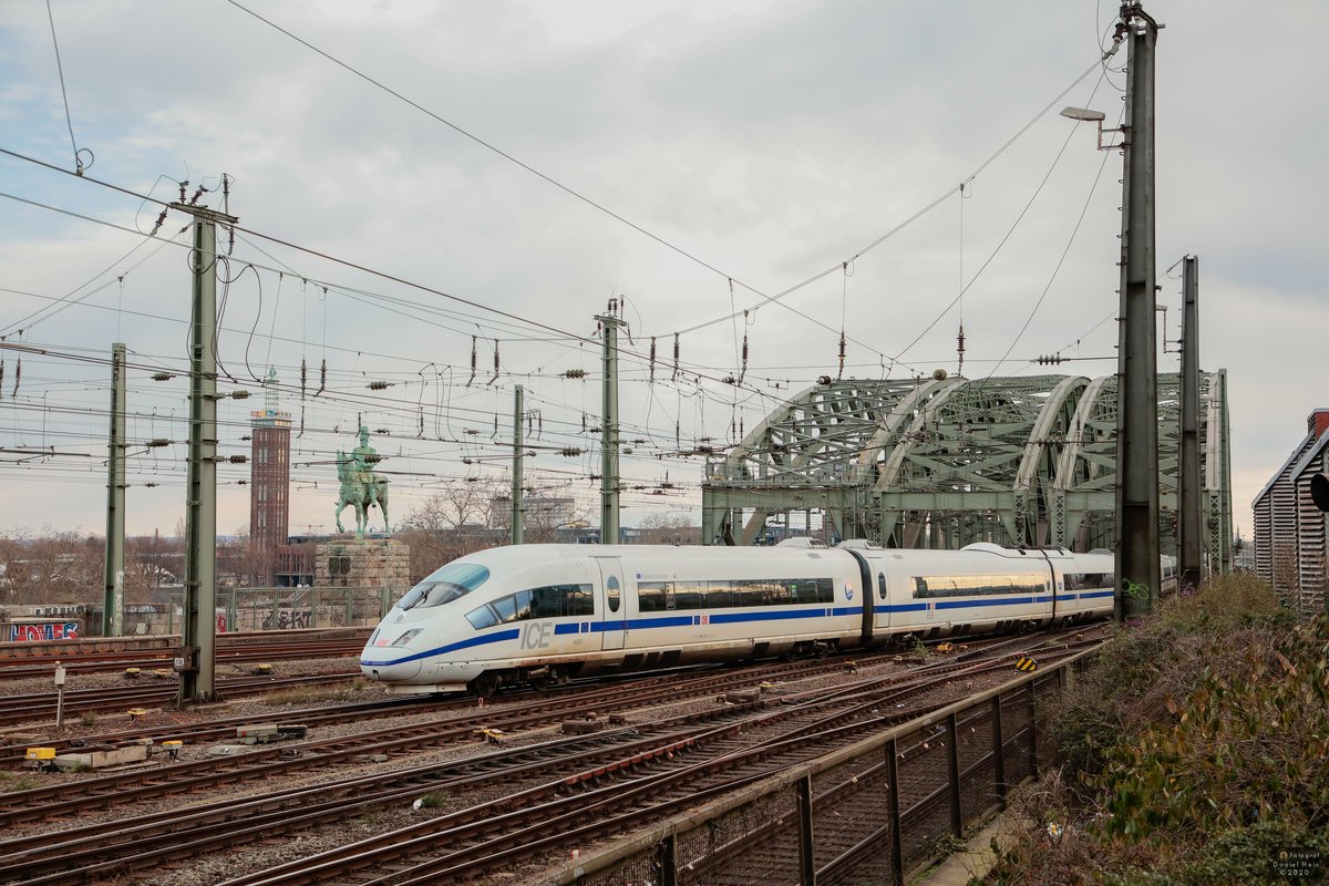 Der blaue ICE 406 001  Europa  in Köln, am 22.02.2020.