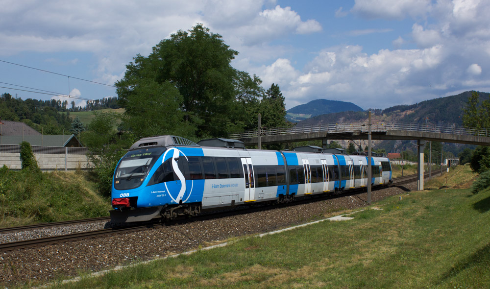 Der blaue Talent, 4024 120-0, als S-Bahn von Bruck an der Mur nach Graz Hbf, aufgenommen am 15.August 2013.