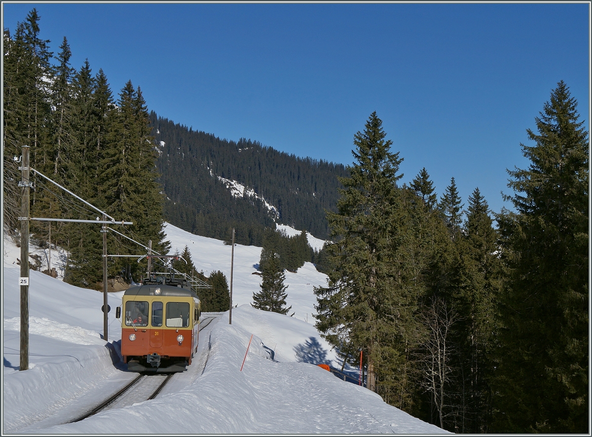 Der BLM Be 4/4 N° 31 (ex SNB/OJB) erreicht in Kürze Winteregg. 
9. März 2014
