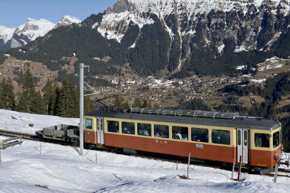 Der BLM Triebwagen Be 4/4 22 der am 28.1.24 zwischen Grütschalp und Winteregg unterwegs ist.