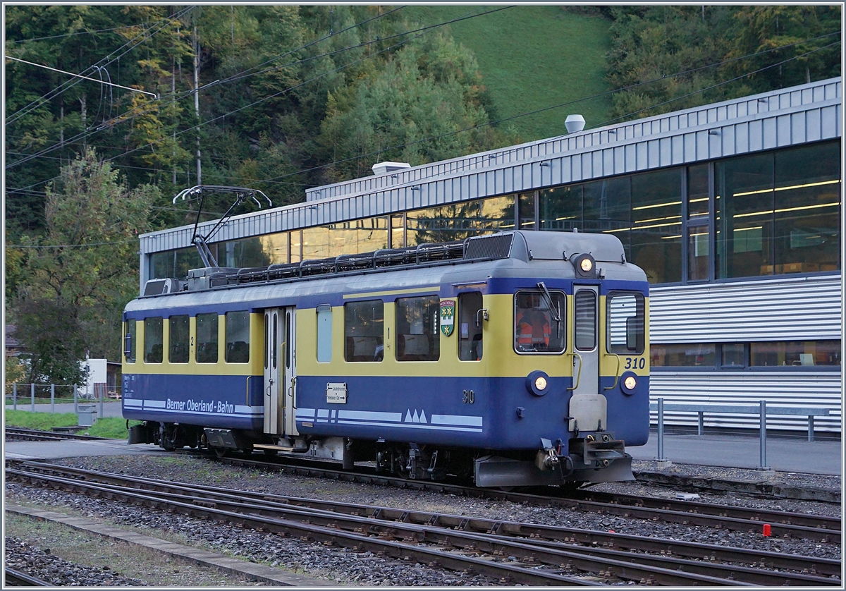 Der BOB ABeh 4/4 310 rangiert in Zweilütschinen.

10. Okt. 2018 