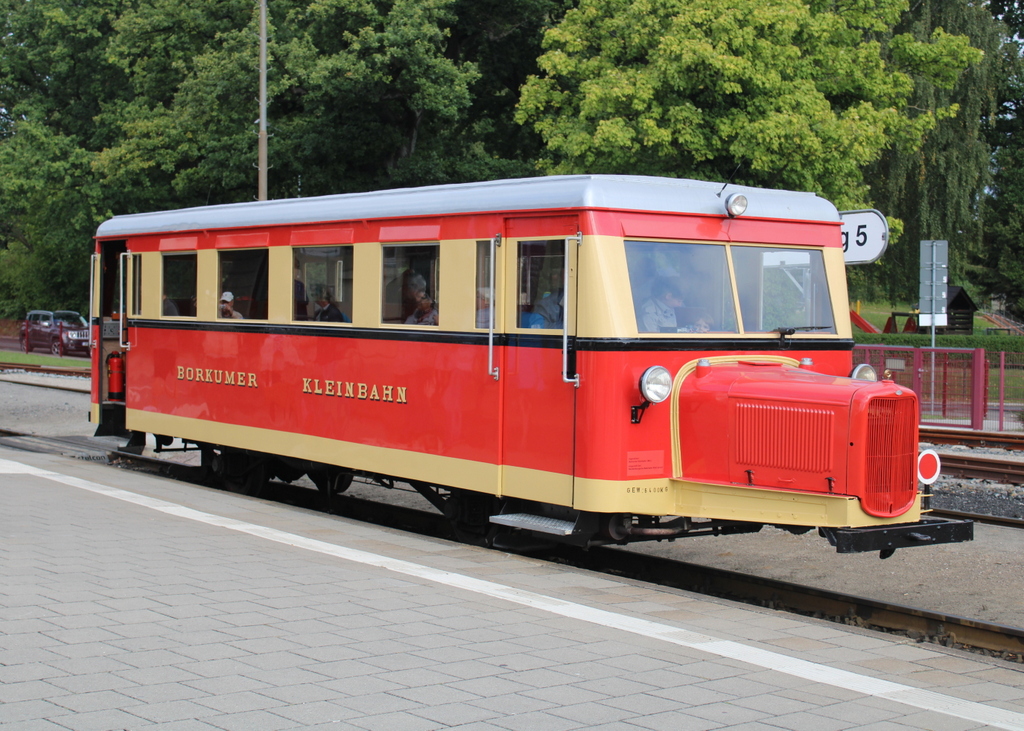 Der Borkumer Kleinbahn T1 stand am 23.09.2023 in Bad Doberan für die Rückfahrt nach Kühlungsborn West bereit. 