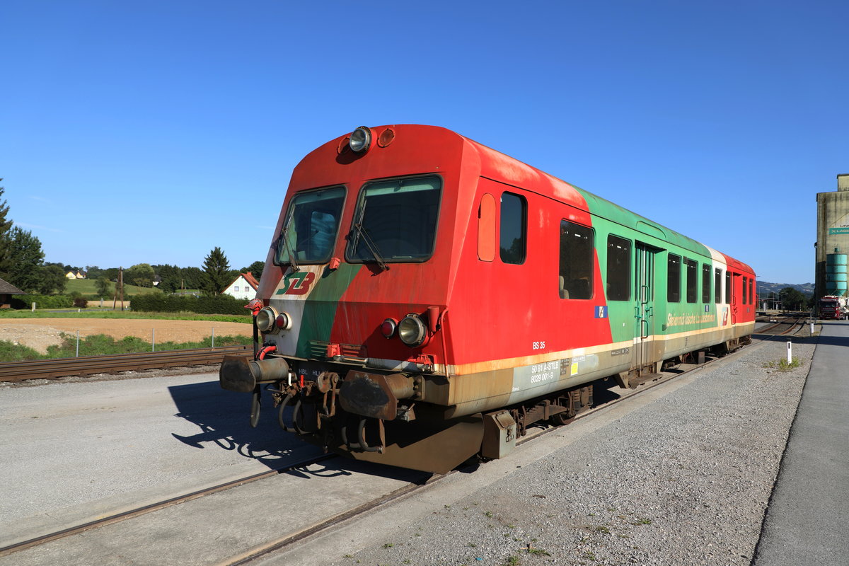 Der BS 35 der STLB erlebt seine letzten Stunden auf Normalspurgleisen. 
 Am heutigen 17.Juli 2017 verbrachte die Graz Köflacher Eisenbahn den umgebauten Leichtstahlwagen der den  Schlieren  vorging nach Preding Wieselsdorf. 
