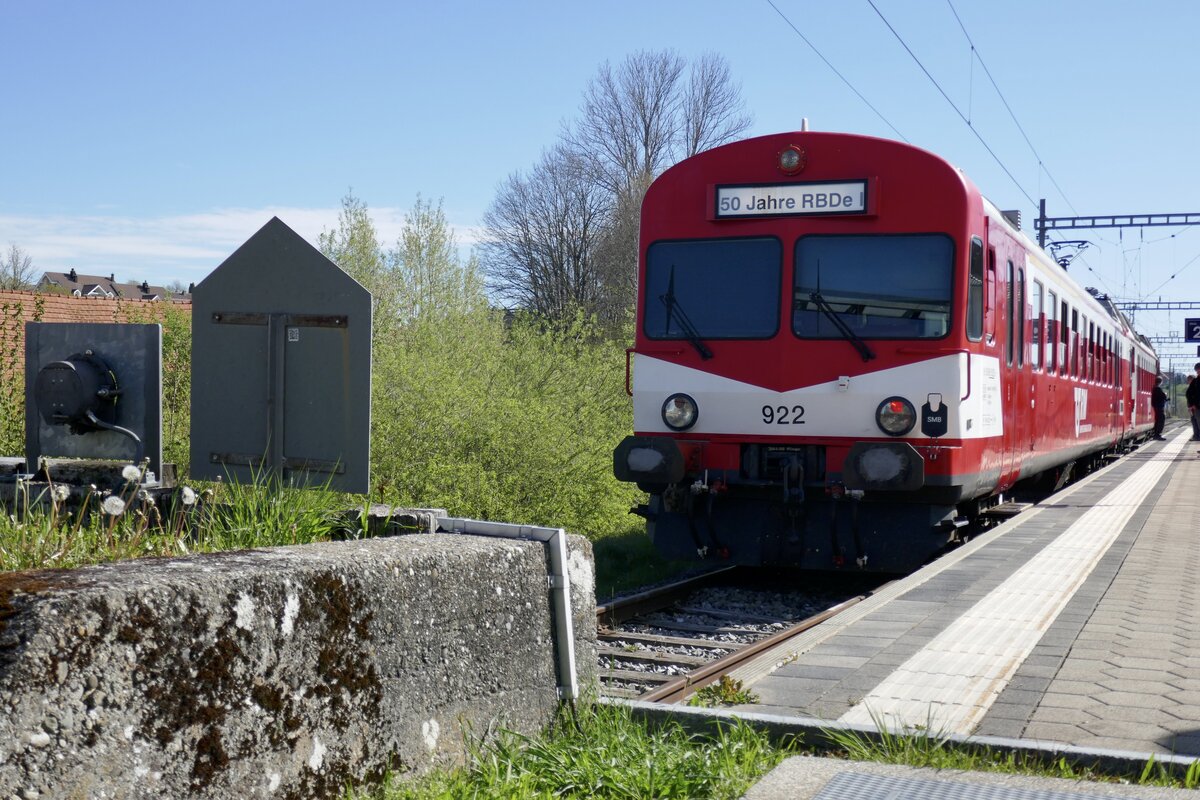 Der Bt 922 des VPM der am 27.4.24 im Bahnhof Schwarzenburg steht.