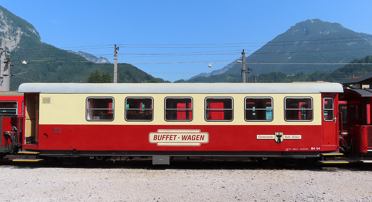 Der Buffetwagen im Dampfzug der Zillertalbahn. Jenbach, 21.6.2023