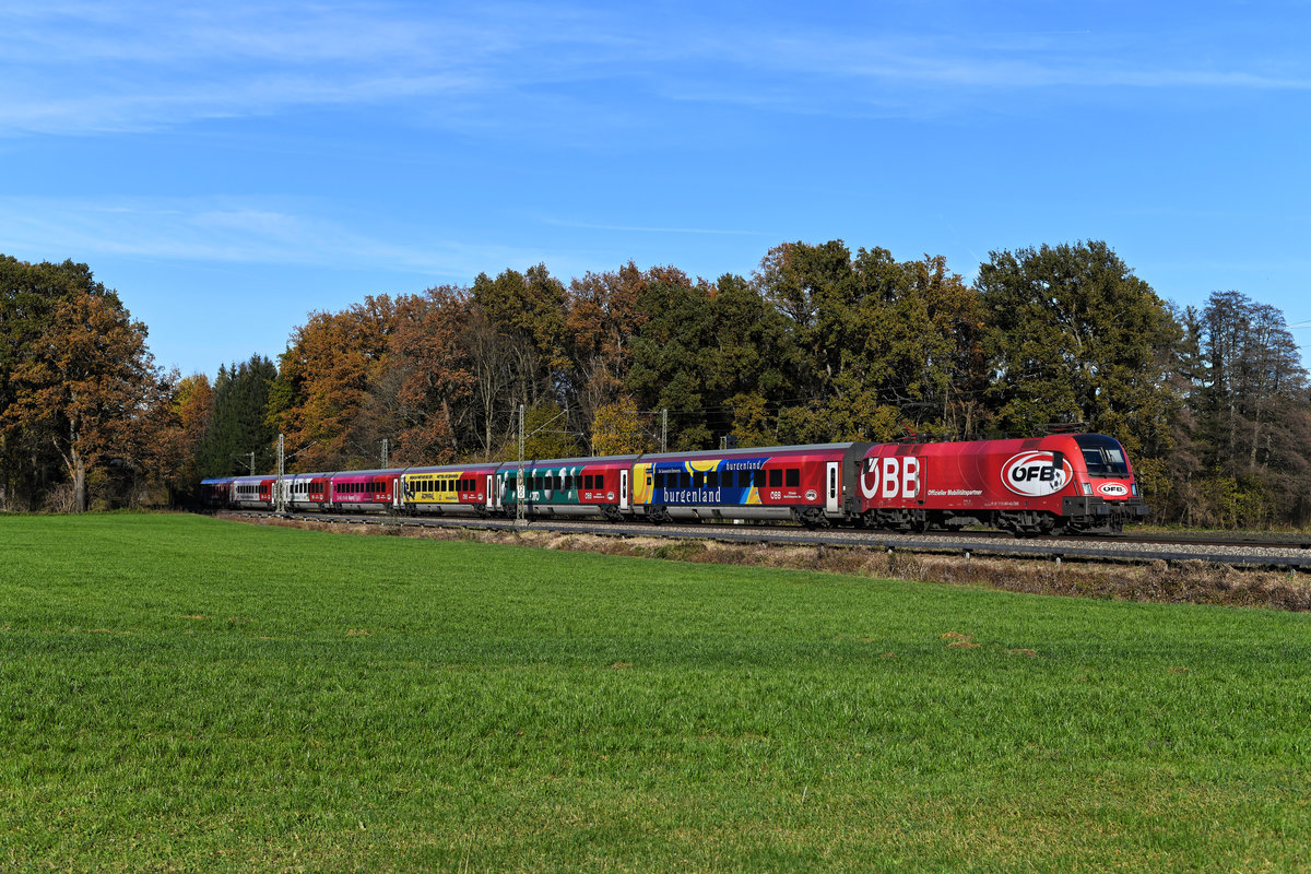 Der bunte ÖFB-Railjet war am 08. November 2020 als RJX 564 von Flughafen Wien Bahnhof nach Innsbruck HBF im Einsatz. Bei Brannenburg im Inntal gelang eine Aufnahme des Zuges.