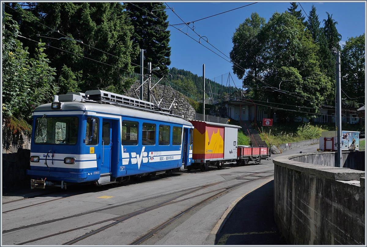 Der BVB TPC Be 2//3 16 rangiet in Villars sur Ollon. 

5. September 2017