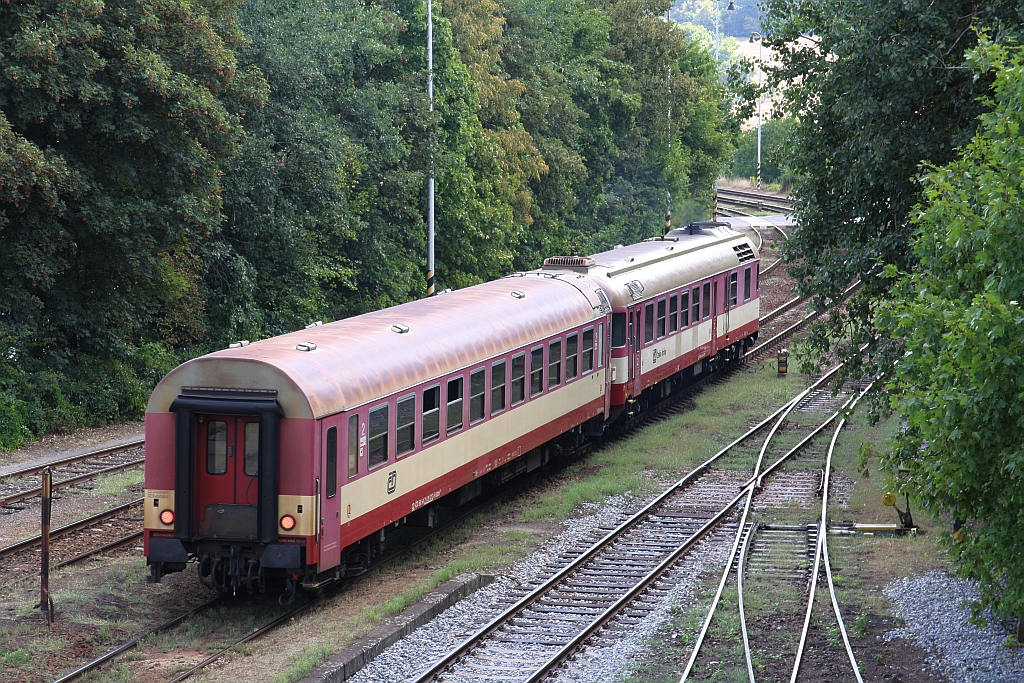 Der vom CD 854 209-4 gezogene Os 4809 (Jihlava – Brno hl.n.) verlässt am 15.August 2018 den Bahnhof Zastavka u Brna.