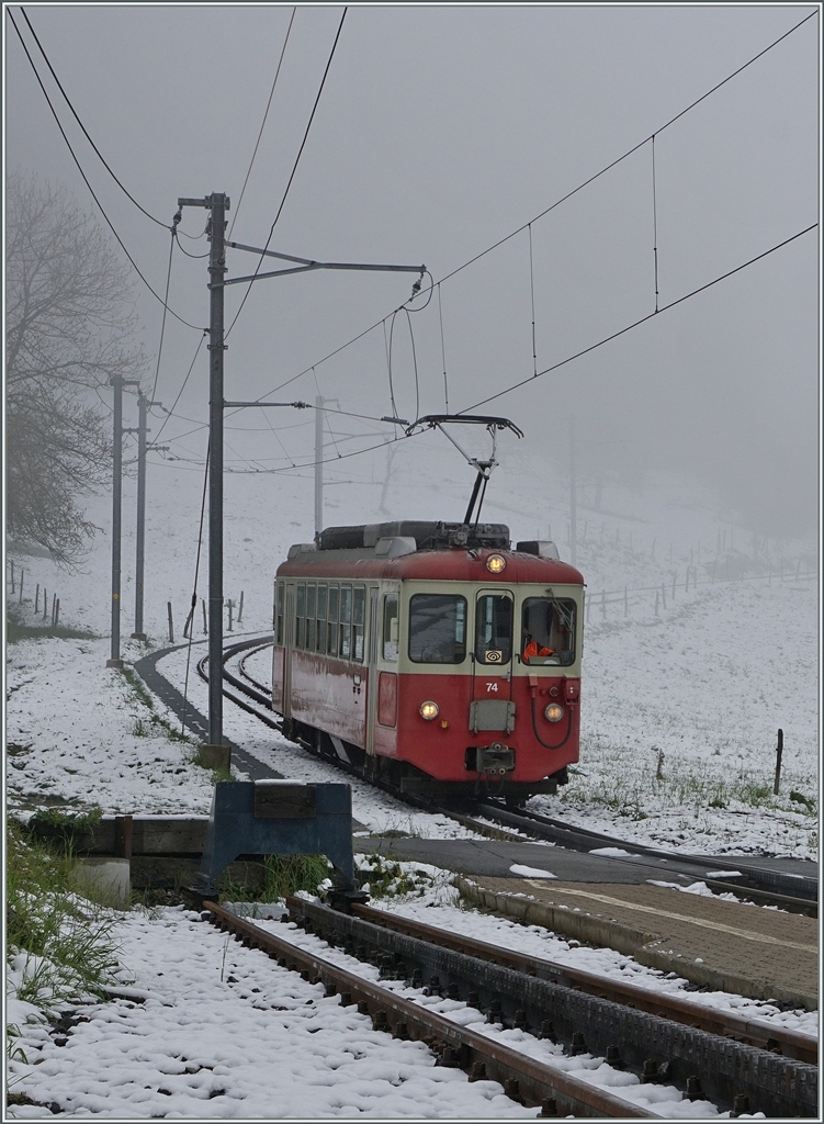 Der CEV BDeh 2/4 74 trifft, von Ondallaz kommend, in Fayaux ein. 
1. Mai 2016