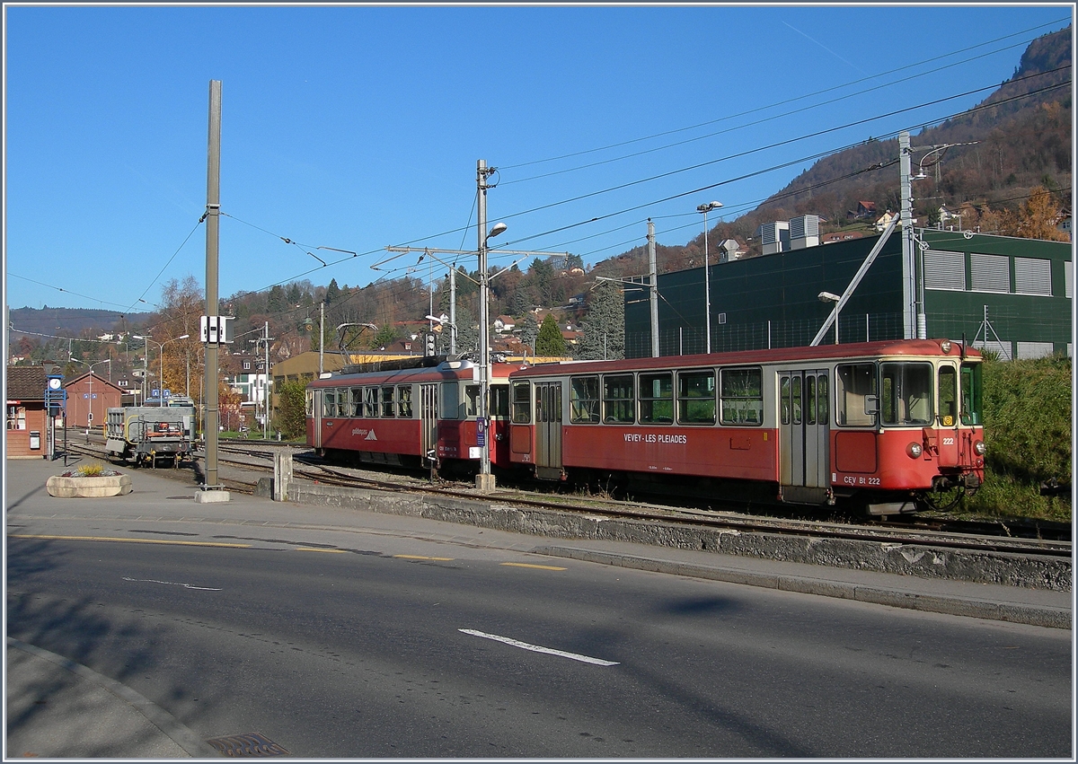 Der CEV BDeh 2/4 74 mit seinem Bt 222 in Blonay.
2. Dez 2016
